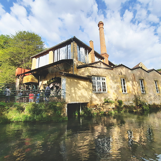 Vue extérieur du Moulin à Papier de la Rouzique